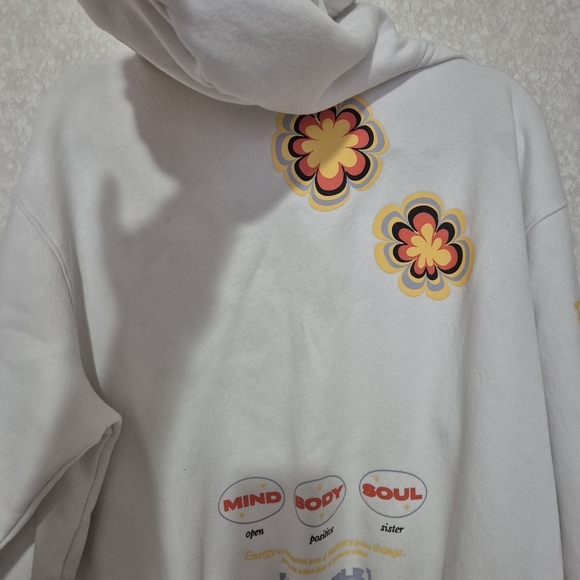 Nike White Womens Club  Sweatshirt with Black Patch and Yellow Text..Size:M - Picture 9 of 12